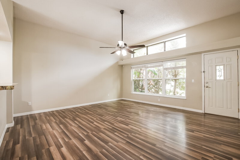 2,440/Mo, 5202 Dorrington Ln Orlando, FL 32821 Living Room View 2