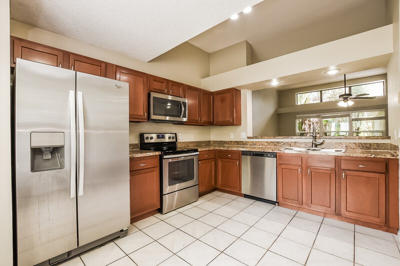 2,440/Mo, 5202 Dorrington Ln Orlando, FL 32821 Kitchen View 2
