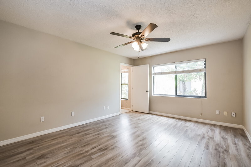 2,440/Mo, 5202 Dorrington Ln Orlando, FL 32821 Main Bedroom View