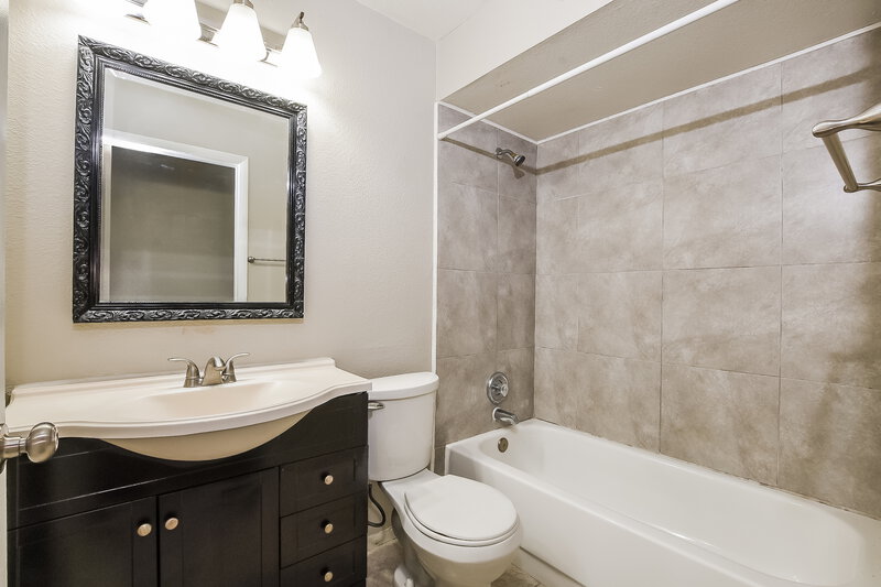 2,440/Mo, 5202 Dorrington Ln Orlando, FL 32821 Bathroom View