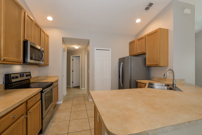 1,795/Mo, 2511 Bobby Lee Ln Saint Cloud, FL 34772 Kitchen View