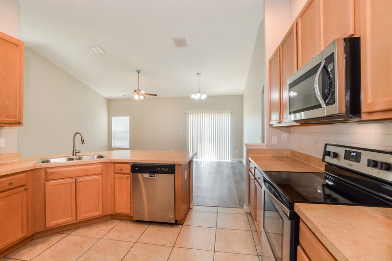 1,795/Mo, 2511 Bobby Lee Ln Saint Cloud, FL 34772 Kitchen View 2