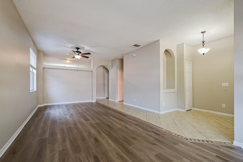 2,250/Mo, 13761 Meadowpark Ave Orlando, FL 32826 Living Room View 3