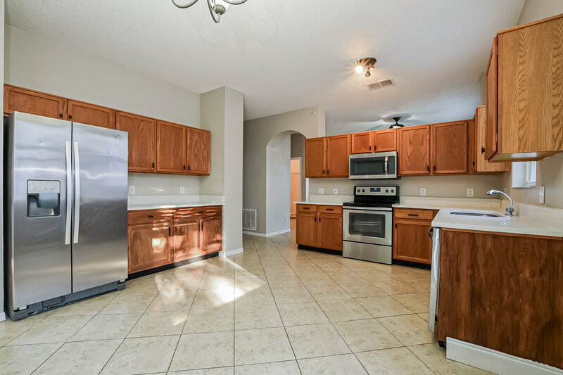2,250/Mo, 13761 Meadowpark Ave Orlando, FL 32826 Kitchen View