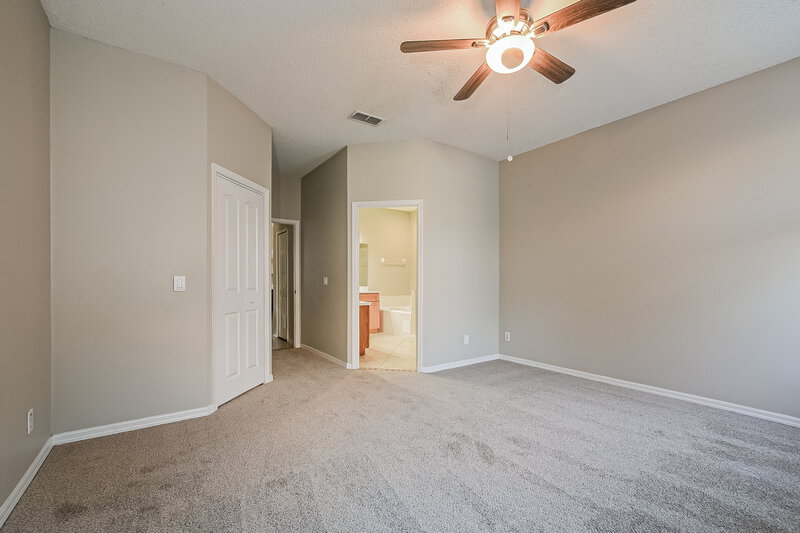 2,250/Mo, 13761 Meadowpark Ave Orlando, FL 32826 Main Bedroom View