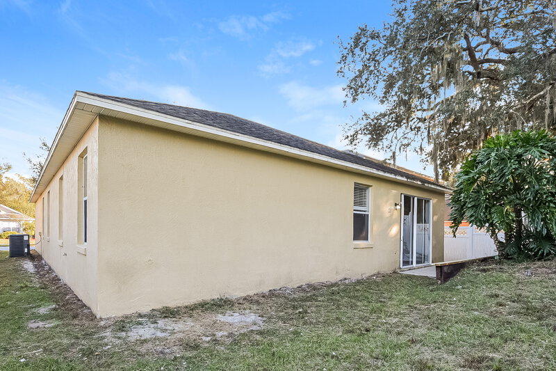 2,250/Mo, 13761 Meadowpark Ave Orlando, FL 32826 Rear View