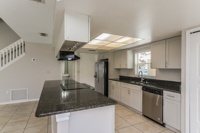 2,510/Mo, 11904 Atlin Dr Orlando, FL 32837 Kitchen View 2