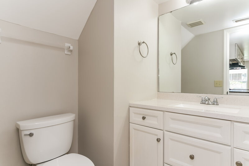2,510/Mo, 11904 Atlin Dr Orlando, FL 32837 Bathroom View