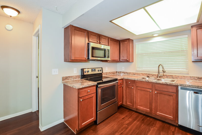 2,045/Mo, 101 Mound St Longwood, FL 32750 Kitchen View 2