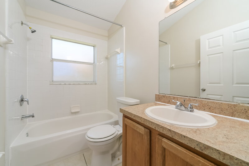 2,215/Mo, 2511 Shelby Cir Kissimmee, FL 34743 Bathroom View