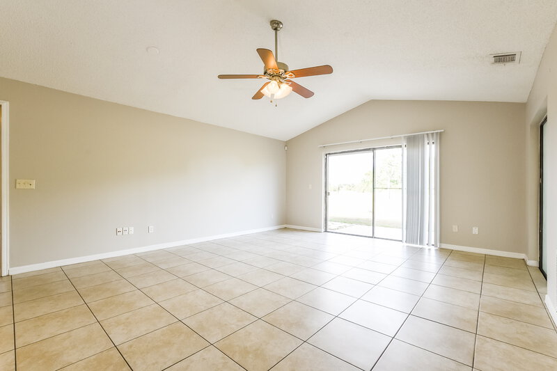 2,335/Mo, 13530 Texas Woods Cir Orlando, FL 32824 Living Room View