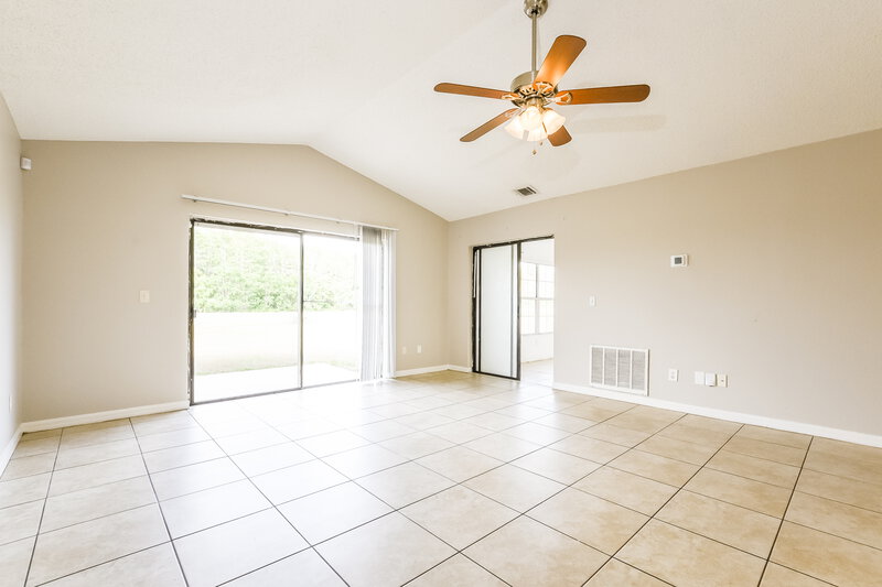 2,335/Mo, 13530 Texas Woods Cir Orlando, FL 32824 Living Room View 2
