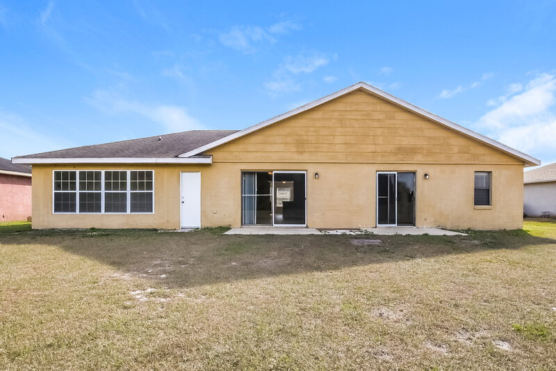 2,335/Mo, 13530 Texas Woods Cir Orlando, FL 32824 Rear View