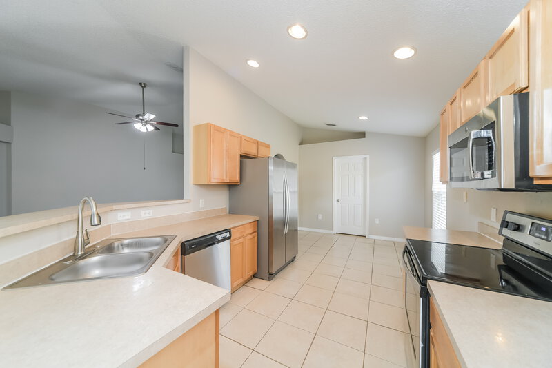 2,320/Mo, 2923 Elbib Dr Saint Cloud, FL 34772 Kitchen View 2