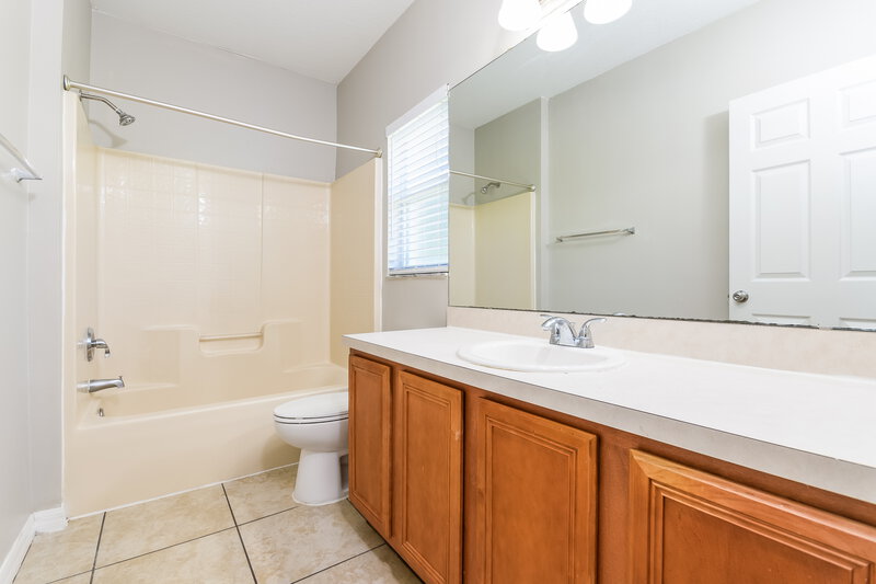 1,835/Mo, 1009 Dudley Dr Kissimmee, FL 34758 Bathroom View