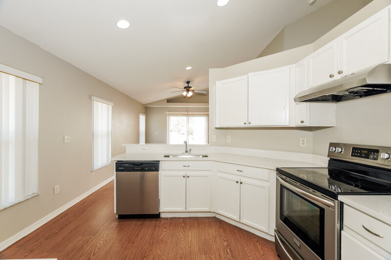 2,395/Mo, 1172 Copenhagen Way Winter Garden, FL 34787 Kitchen View 2
