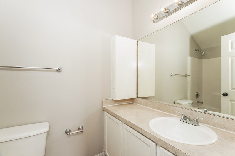 2,395/Mo, 1172 Copenhagen Way Winter Garden, FL 34787 Bathroom View 2