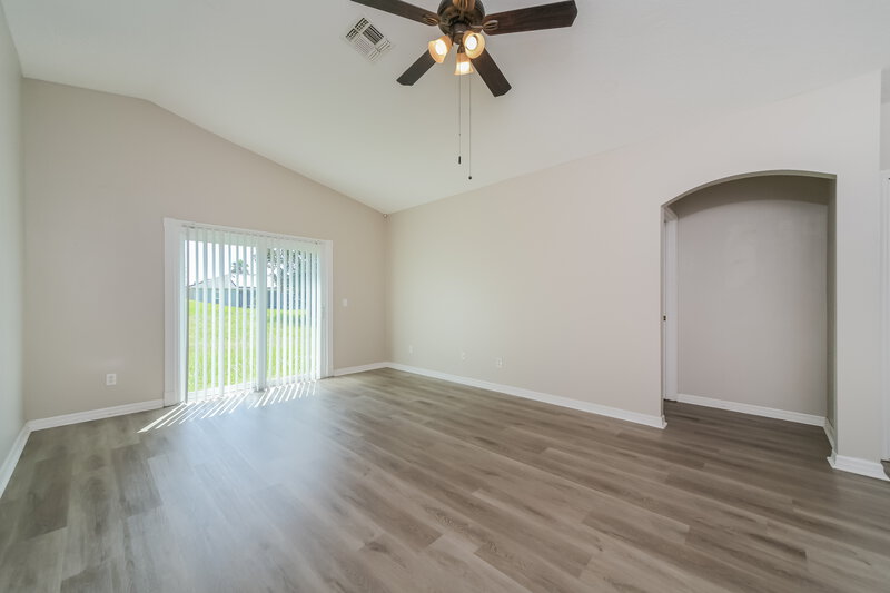 2,115/Mo, 1323 Hillview Dr Clermont, FL 34711 Living Room View 2
