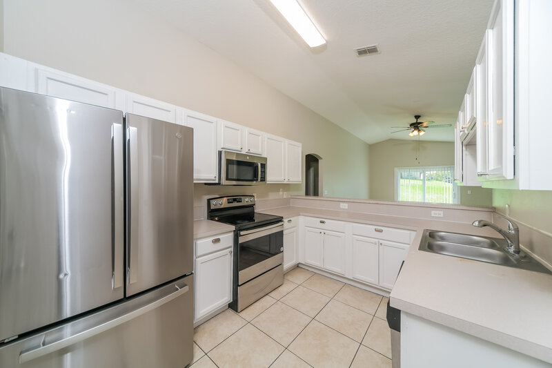 2,115/Mo, 1323 Hillview Dr Clermont, FL 34711 Kitchen View