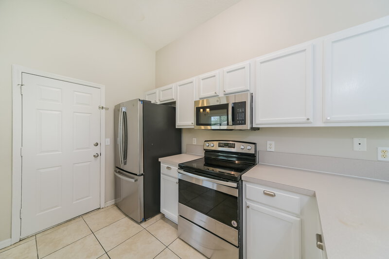 2,115/Mo, 1323 Hillview Dr Clermont, FL 34711 Kitchen View 2