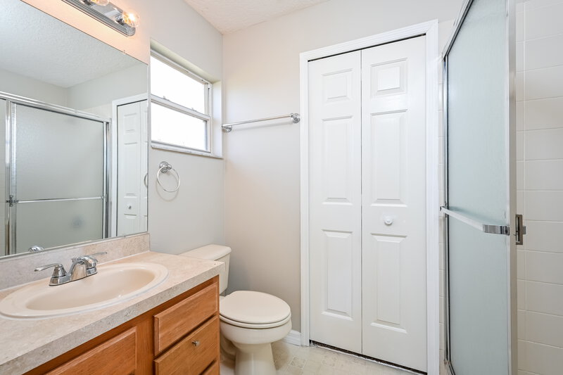 2,045/Mo, 1323 Hillview Dr Clermont, FL 34711 Main Bathroom View