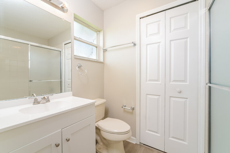 2,115/Mo, 1323 Hillview Dr Clermont, FL 34711 Main Bathroom View