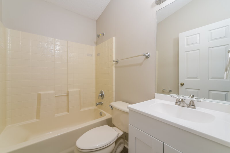 2,115/Mo, 1323 Hillview Dr Clermont, FL 34711 Bathroom View