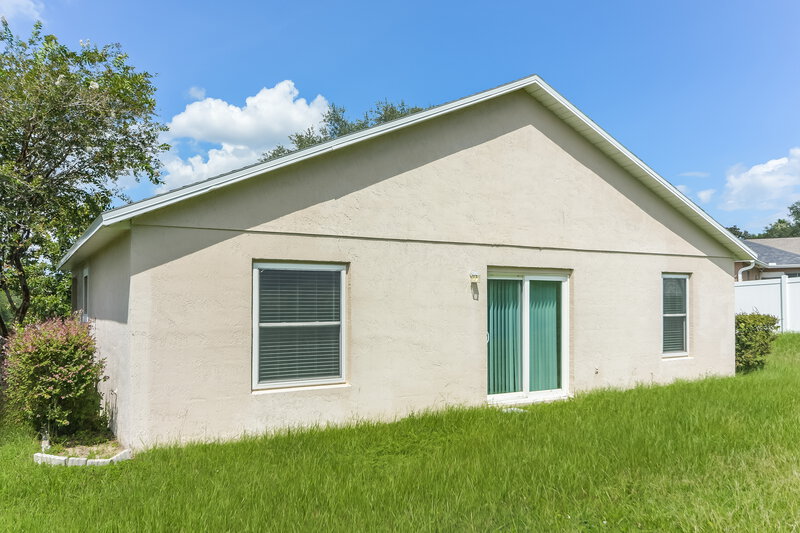 2,115/Mo, 1323 Hillview Dr Clermont, FL 34711 Rear View