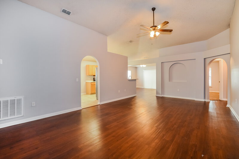2,505/Mo, 865 Lake Doe Blvd Apopka, FL 32703 Living Room View 2