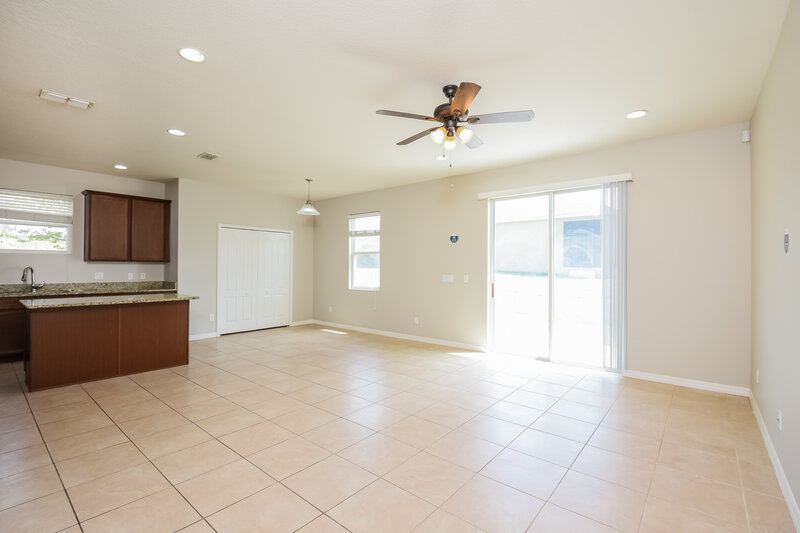 2,280/Mo, 12425 Hammock Pointe Cir Clermont, FL 34711 Living Room View 2