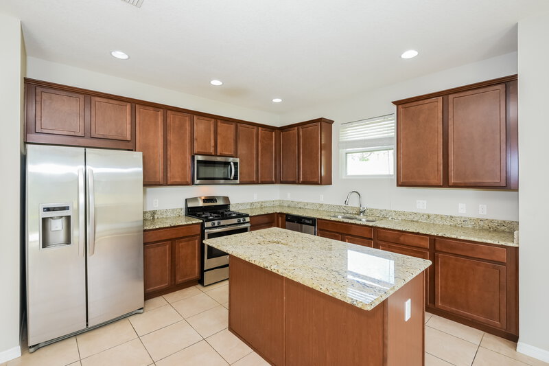 2,280/Mo, 12425 Hammock Pointe Cir Clermont, FL 34711 Kitchen View