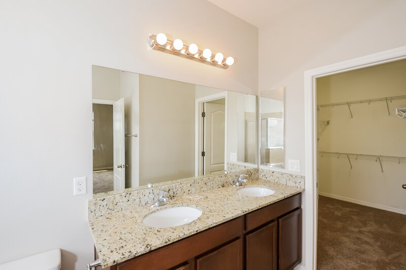 2,280/Mo, 12425 Hammock Pointe Cir Clermont, FL 34711 Main Bathroom View