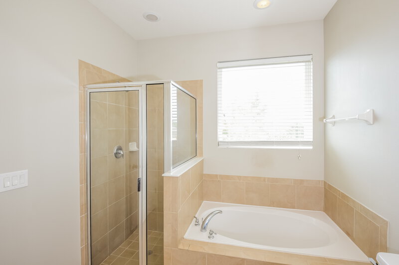 2,280/Mo, 12425 Hammock Pointe Cir Clermont, FL 34711 Main Bathroom View 2