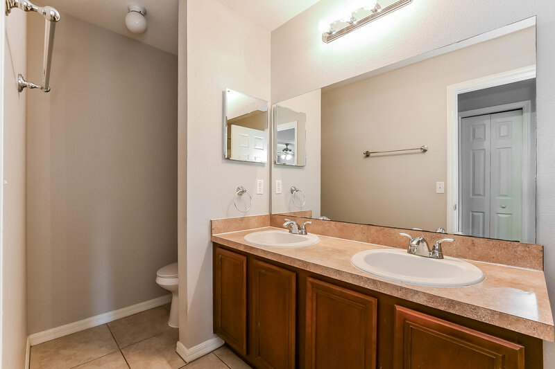 2,260/Mo, 15640 Perdido Dr Orlando, FL 32828 Main Bathroom View