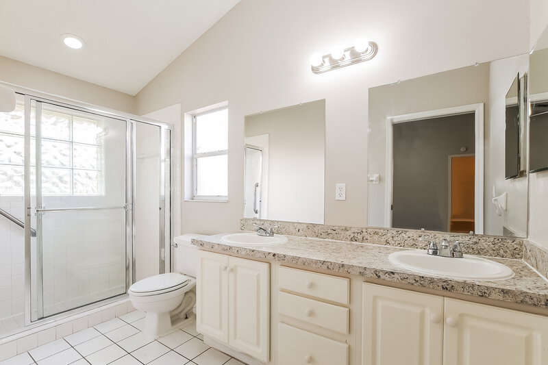 2,415/Mo, 4511 Wyndcliff Cir Orlando, FL 32817 Main Bathroom View