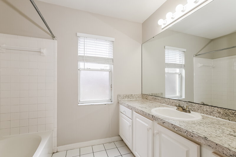 2,415/Mo, 4511 Wyndcliff Cir Orlando, FL 32817 Bathroom View