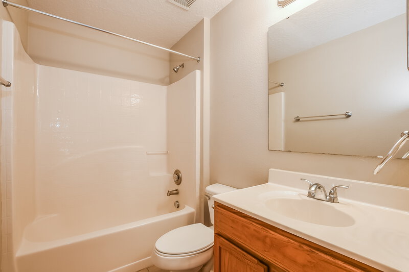 1,865/Mo, 2127 Aitkin Loop Leesburg, FL 34748 Bathroom View
