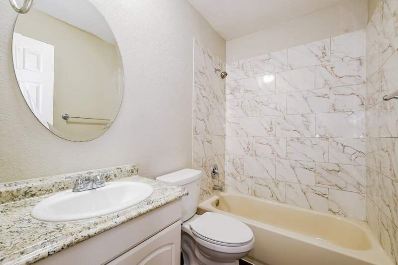 1,825/Mo, 515 Beechwood Ave Altamonte Springs, FL 32714 Main Bathroom View