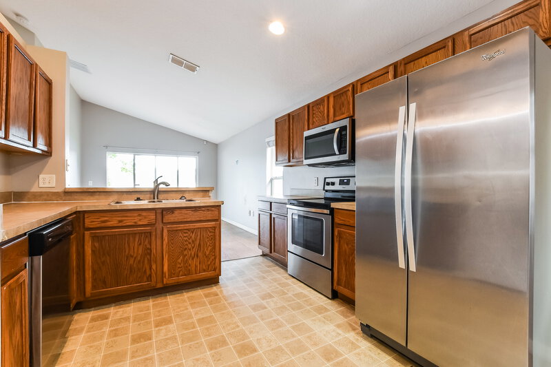 2,320/Mo, 3433 Benson Park Blvd Orlando, FL 32829 Kitchen View