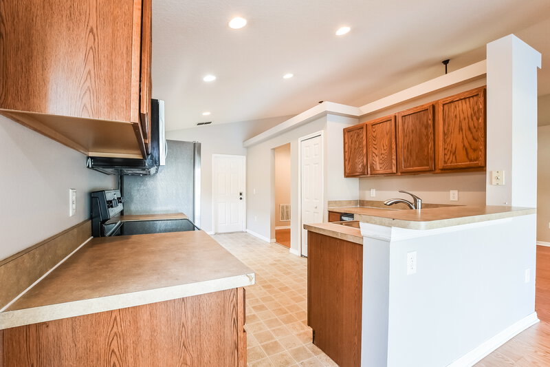 2,320/Mo, 3433 Benson Park Blvd Orlando, FL 32829 Kitchen View 2