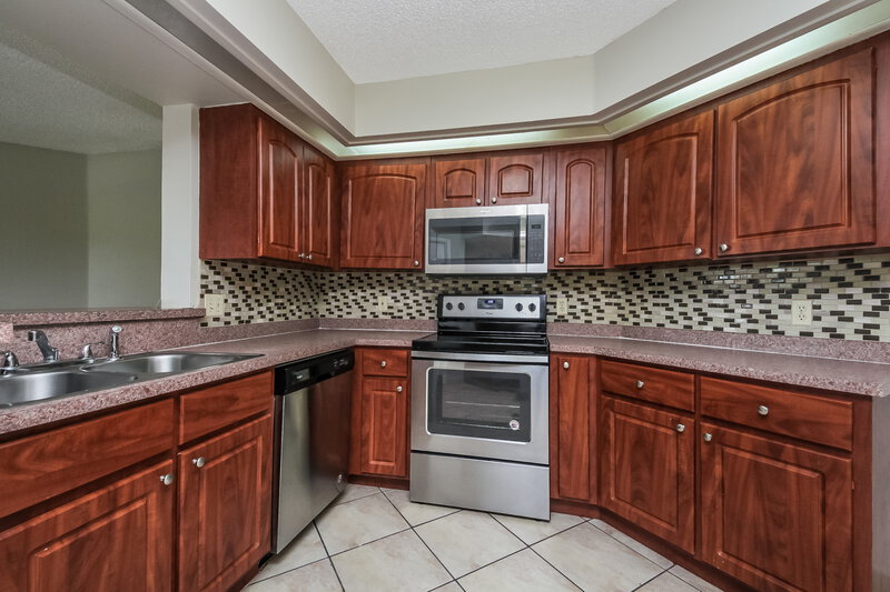 2,195/Mo, 307 Houston Woods Ct Orlando, FL 32824 Kitchen View 2