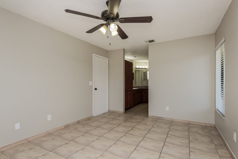 2,195/Mo, 307 Houston Woods Ct Orlando, FL 32824 Main Bedroom View 2