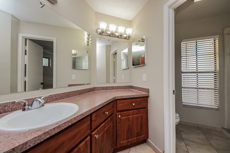 2,195/Mo, 307 Houston Woods Ct Orlando, FL 32824 Main Bathroom View