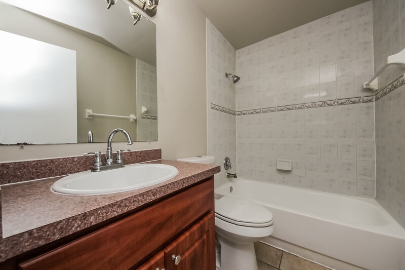 2,195/Mo, 307 Houston Woods Ct Orlando, FL 32824 Main Bathroom View 2