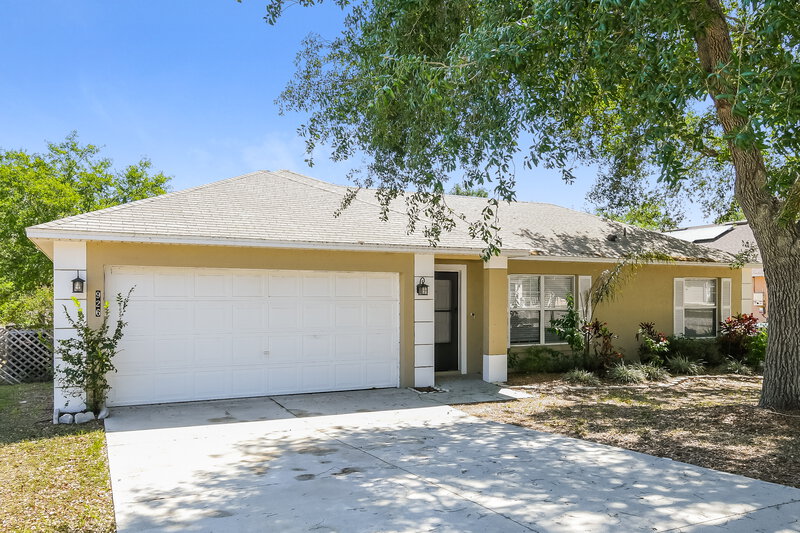 2,110/Mo, 926 Willow Run St Minneola, FL 34715 Front View