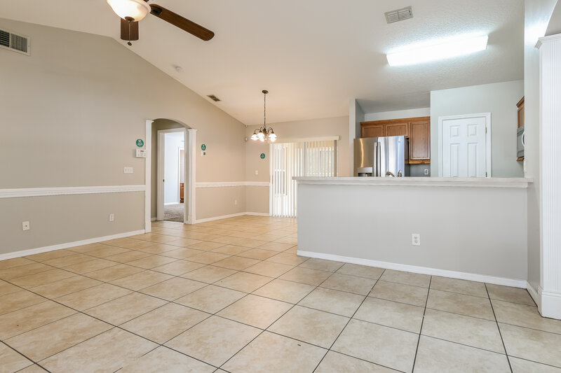 2,110/Mo, 926 Willow Run St Minneola, FL 34715 Living Room View 2