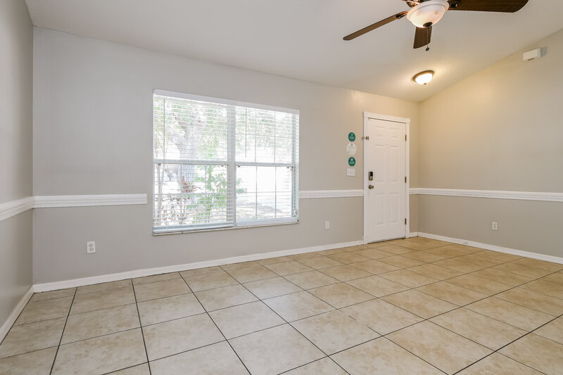 2,110/Mo, 926 Willow Run St Minneola, FL 34715 Living Room View 3