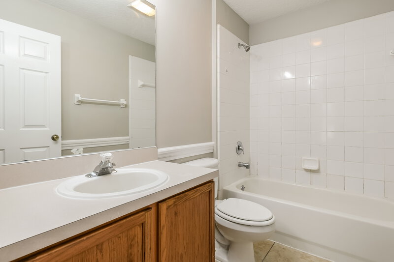 2,110/Mo, 926 Willow Run St Minneola, FL 34715 Bedroom View 3