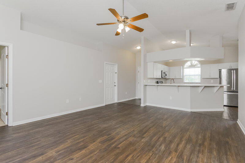 1,830/Mo, 263 Kings Pond Ave Winter Haven, FL 33880 Living Room View 2