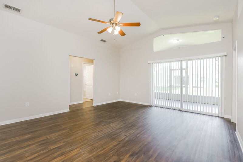 1,830/Mo, 263 Kings Pond Ave Winter Haven, FL 33880 Living Room View 3